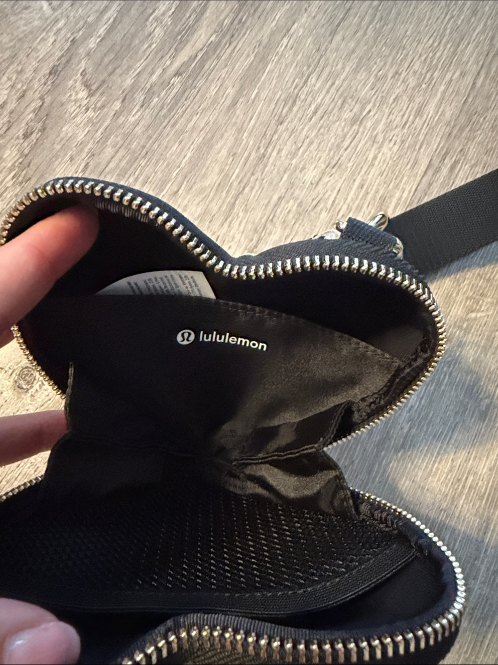 lululemon athletica Black Heart Wristlet Key & Card Holder SOLD OUT LIMITED ED - Picture 3 of 3